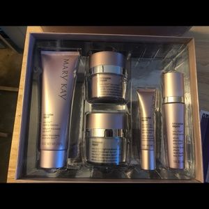 Mary Kay TimeWise Repair Volu-Firm Set